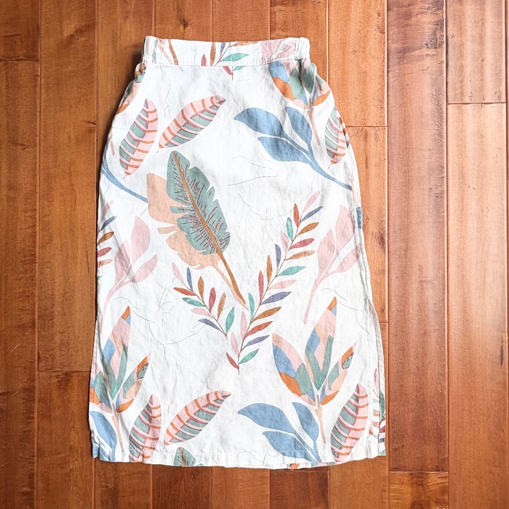 Cynthia Rowley White Maxi Skirt with Pastel Leaf Print and pockets. Size Small